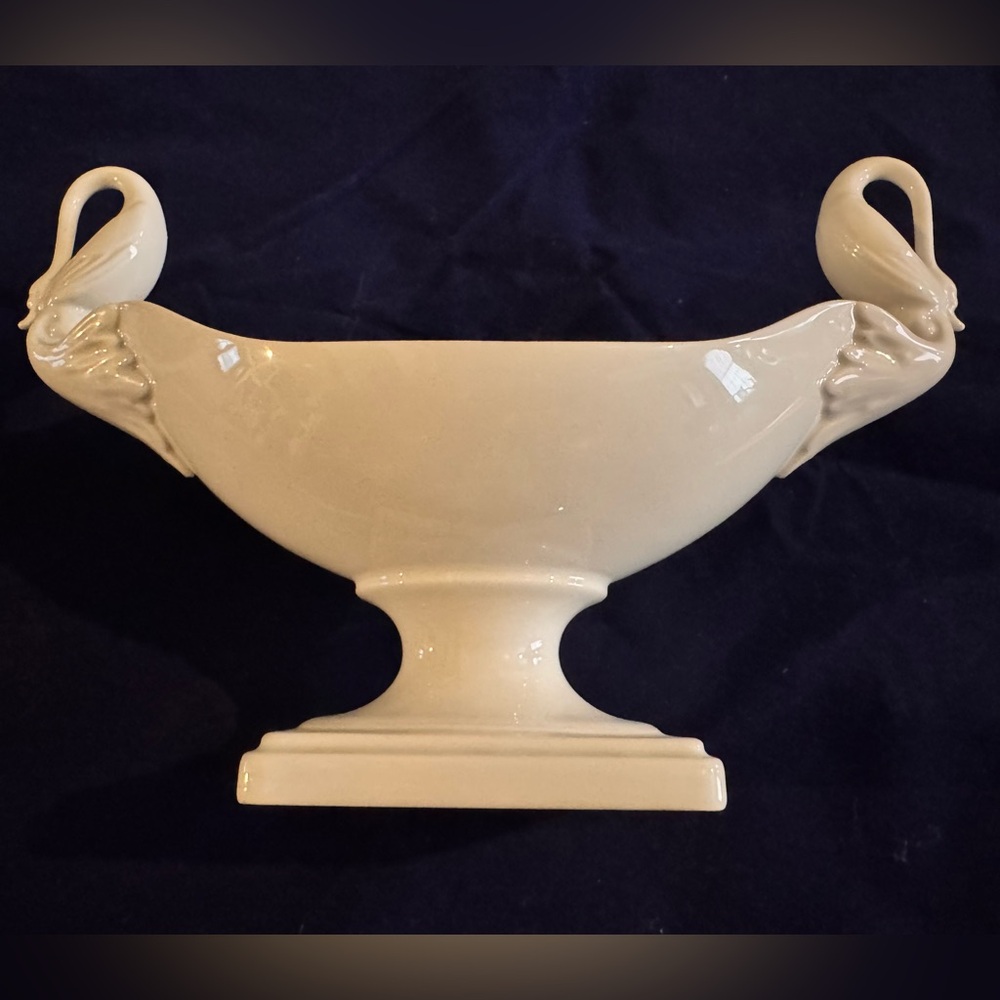 Kaiser Elegant White Swan Handle Pedestal Bowl